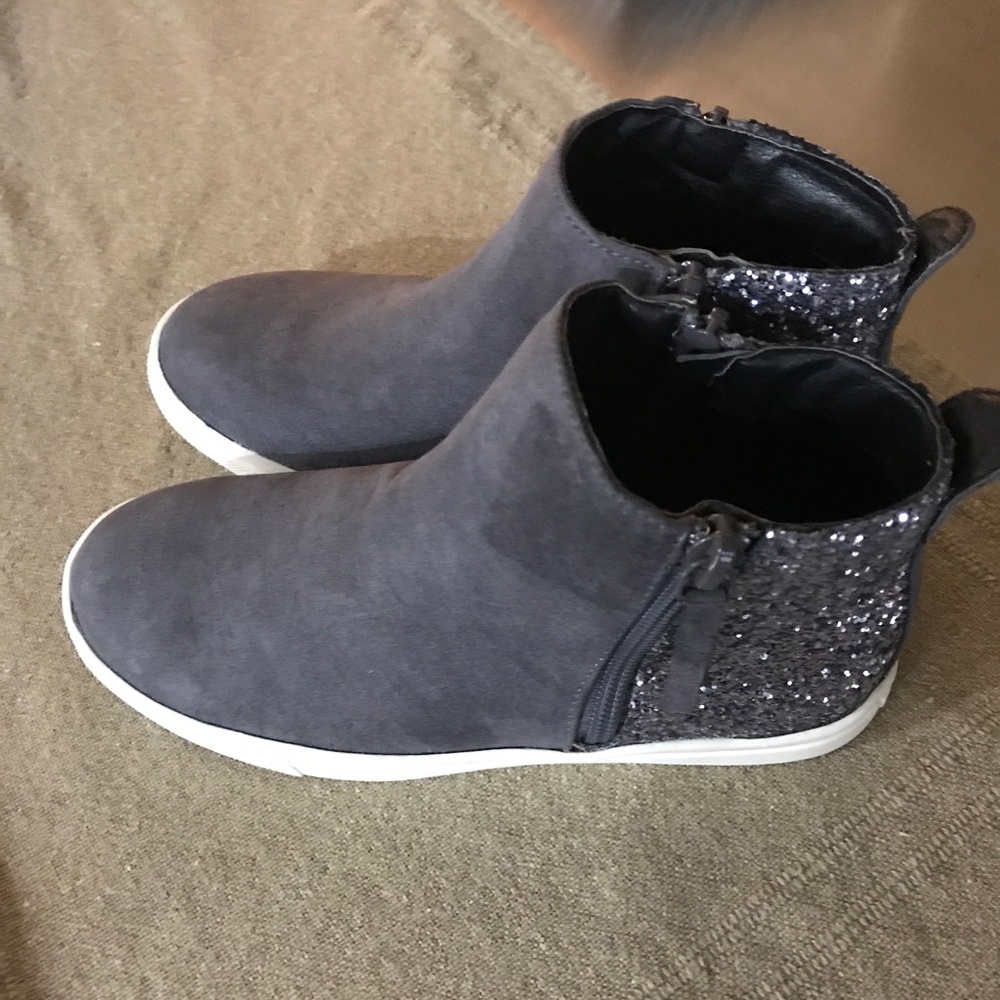 GIRLS GREY SPARKLE BOOTIE SIZE 1